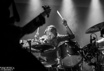 DECEMBRÉ NOIR - Photo by Eylül