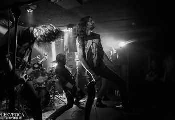 DECEMBRÉ NOIR - Photo by Eylül