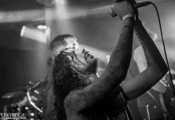 DECEMBRÉ NOIR - Photo by Eylül