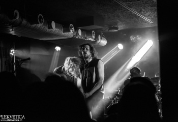 DECEMBRÉ NOIR - Photo by Eylül