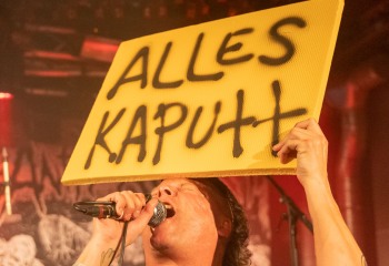 Insanity Alert - Photo by Roli