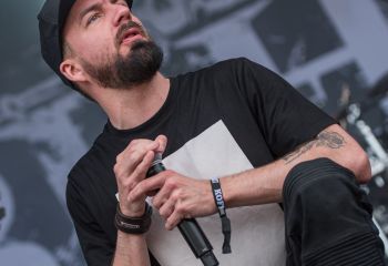 Bloodred Hourglass - Photo by Dänu