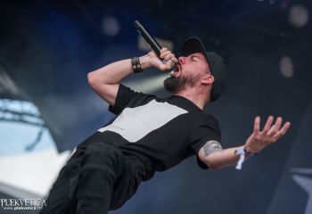 Bloodred Hourglass - Photo by Dänu