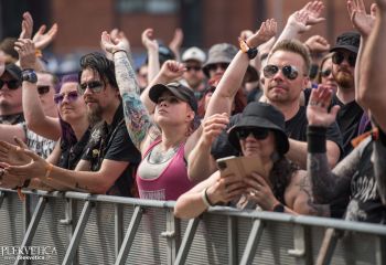 Bloodred Hourglass - Photo by Dänu
