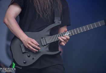 Bloodred Hourglass - Photo by Dänu