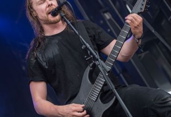 Bloodred Hourglass - Photo by Dänu