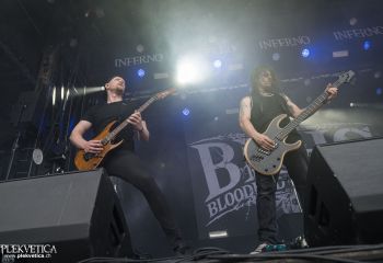 Bloodred Hourglass - Photo by Dänu