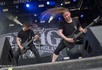 Bloodred Hourglass - Photo by Dänu