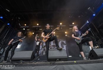 Bloodred Hourglass - Photo by Dänu