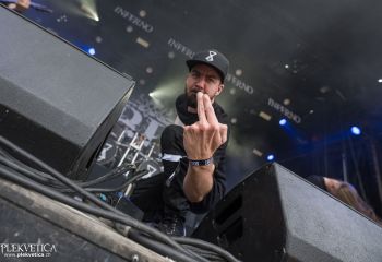 Bloodred Hourglass - Photo by Dänu