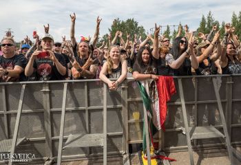 Bloodred Hourglass - Photo by Dänu