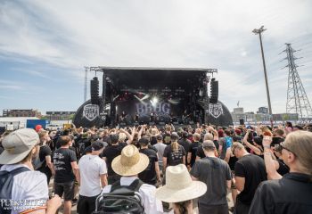 Bloodred Hourglass - Photo by Dänu