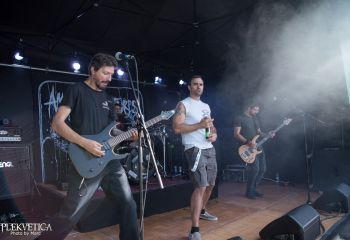 Among Vultures - Photo by Marc