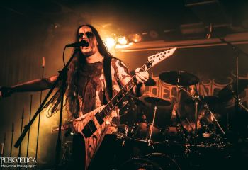 Bedrängnis - Photo by Melumnia Photography