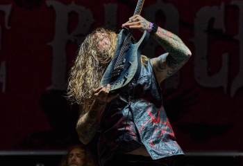 beyond-the-black-wacken-a7401006