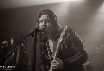 Black Mirrors - Photo by Roli