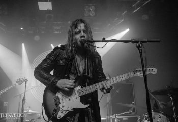 Black Mirrors - Photo by Roli