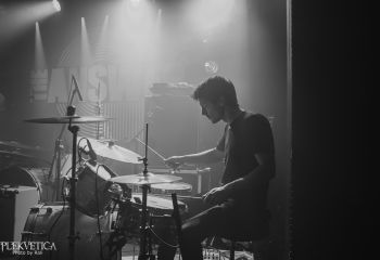 Black Mirrors - Photo by Roli