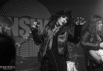 Black Mirrors - Photo by Roli