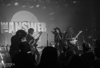 Black Mirrors - Photo by Roli