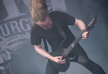 Bloodred Hourglass - Photo by Dänu