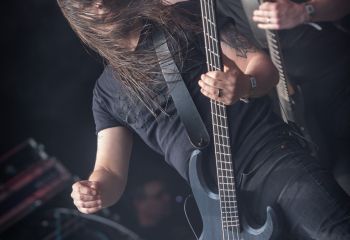 Bloodred Hourglass - Photo by Dänu