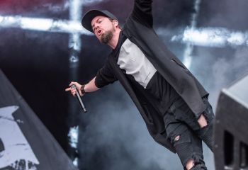 Bloodred Hourglass - Photo by Dänu