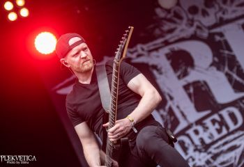 Bloodred Hourglass - Photo by Dänu