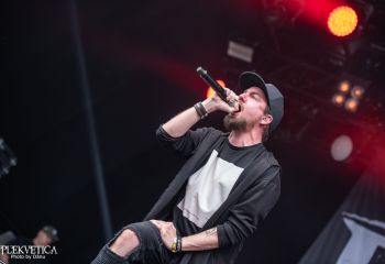 Bloodred Hourglass - Photo by Dänu