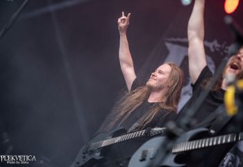 Bloodred Hourglass - Photo by Dänu