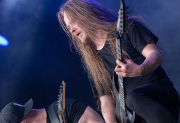 Bloodred Hourglass - Photo by Dänu