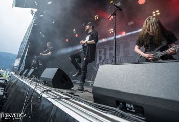 Bloodred Hourglass - Photo by Dänu