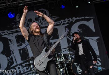 Bloodred Hourglass- Photo by Dänu