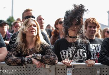 Bloodred Hourglass- Photo by Dänu