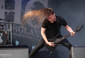 Bloodred Hourglass- Photo by Dänu