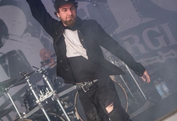 Bloodred Hourglass- Photo by Dänu