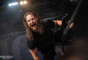 Bloodred Hourglass- Photo by Dänu