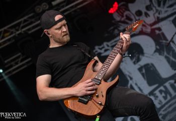 Bloodred Hourglass- Photo by Dänu