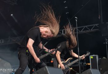 Bloodred Hourglass- Photo by Dänu