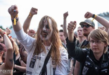 Bloodred Hourglass- Photo by Dänu