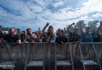 Bloodred Hourglass- Photo by Dänu