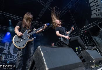 Bloodred Hourglass- Photo by Dänu