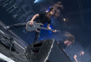 Bloodred Hourglass- Photo by Dänu