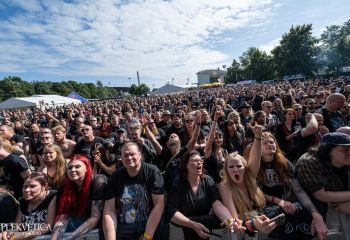 Bloodred Hourglass- Photo by Dänu