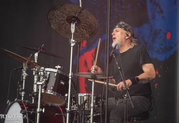 Clutch - Photo by Dänu