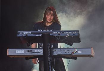 deep-sun-rock-the-lakes-a7405705