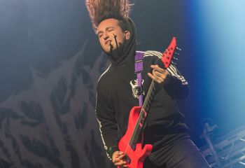 Distant - Photo by Dänu