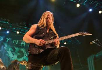 Dynazty - Photo by Kevin