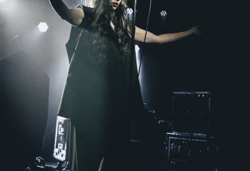 GGGOLDDD - Photo by Melumnia Photography