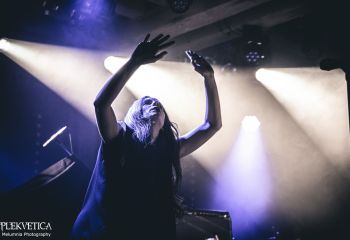 GGGOLDDD - Photo by Melumnia Photography